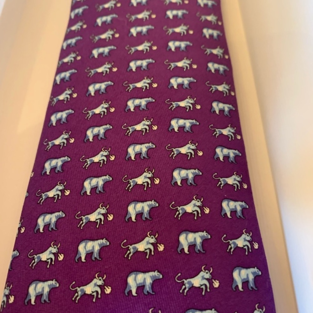 Vineyard Vines Bears and Bulls Tie